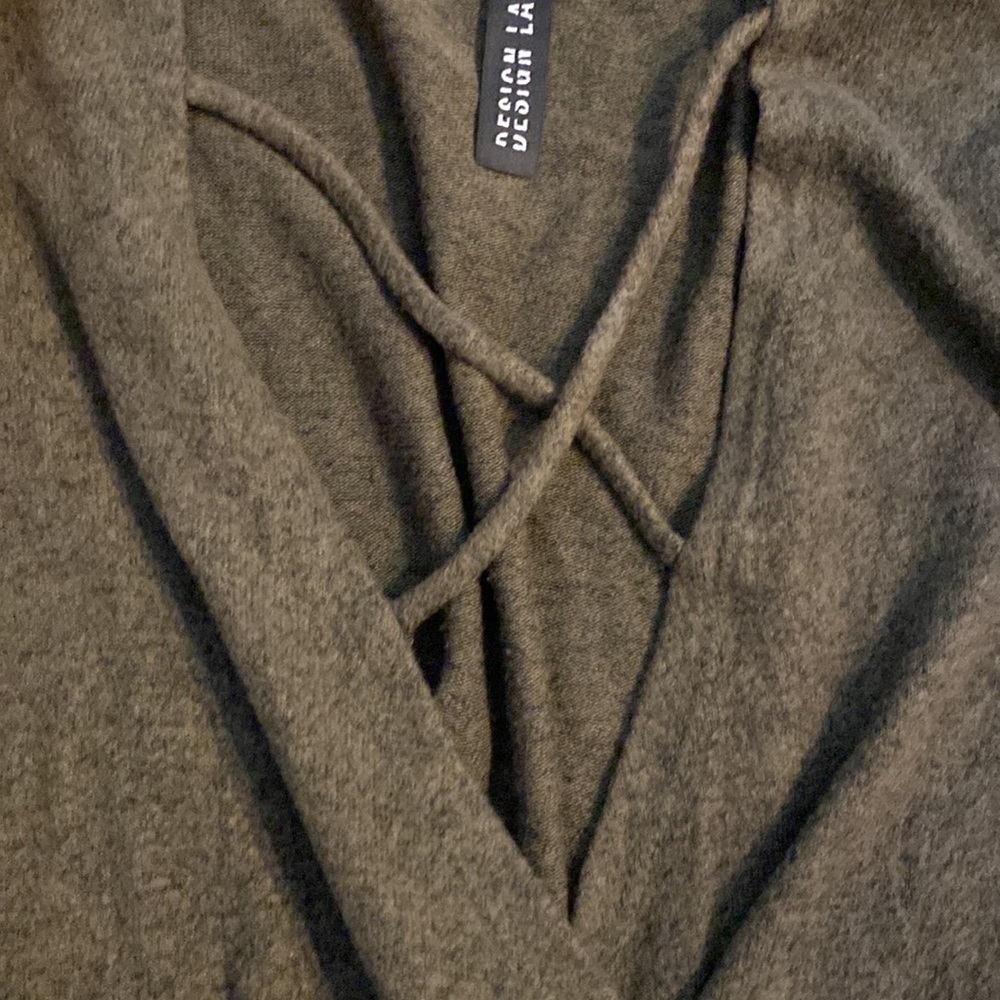 Design Lab cold shoulder sweater - Picture 3 of 9